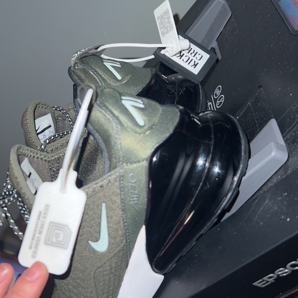 Cargo khaki Nike air max 270, size 4y or size 6 in women’s - Picture 2 of 3